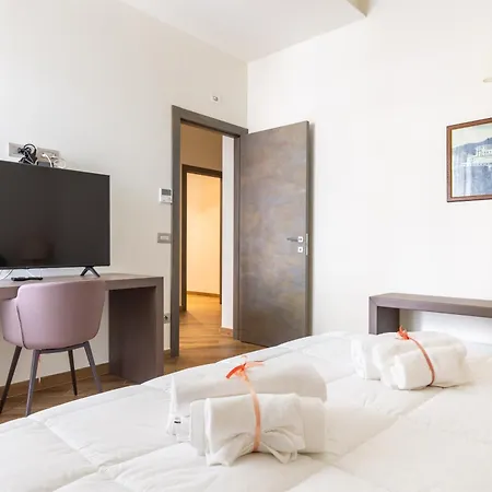 Exclusive Getaway - With Shared Pool & Parking *