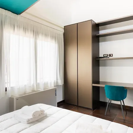Guesthost - Exclusive Getaway - With Shared Pool & Parking *