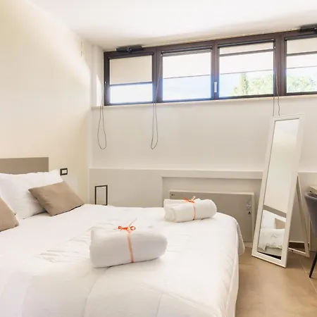 Guesthost - Exclusive Getaway - With Shared Pool & Parking * Perugia