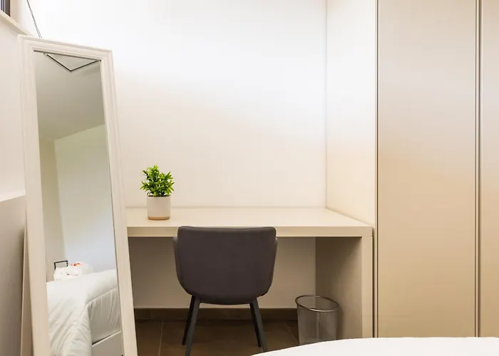 Exclusive Getaway - With Shared Pool & Parking Apartamento