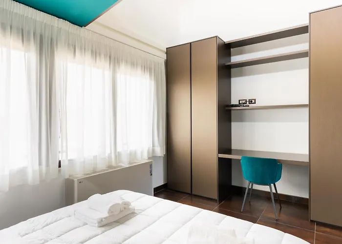 Exclusive Getaway - With Shared Pool & Parking *