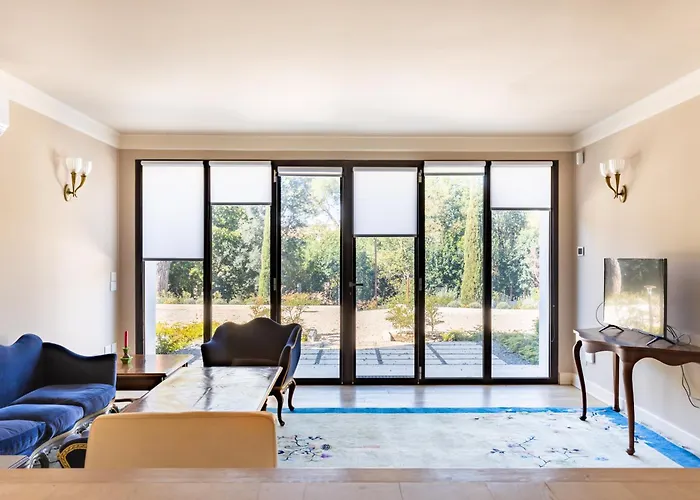 Exclusive Getaway - With Shared Pool & Parking