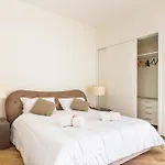Apartmán Exclusive Getaway - With Shared Pool & Parking