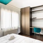 Exclusive Getaway - With Shared Pool & Parking *