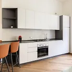 Exclusive Getaway - With Shared Pool & Parking Apartmán *