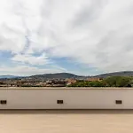 Apartmán Exclusive Getaway - With Shared Pool & Parking *
