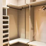 Apartmán Exclusive Getaway - With Shared Pool & Parking
