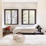 Apartmán Exclusive Getaway - With Shared Pool & Parking