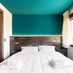 Exclusive Getaway - With Shared Pool & Parking Apartmán *
