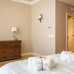 Apartmán Exclusive Getaway - With Shared Pool & Parking
