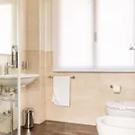 Apartmán Exclusive Getaway - With Shared Pool & Parking