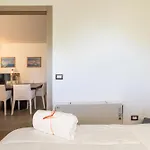 Exclusive Getaway - With Shared Pool & Parking *