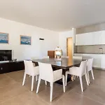 Exclusive Getaway - With Shared Pool & Parking *