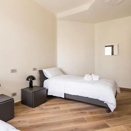 Apartman Exclusive Getaway - With Shared Pool & Parking