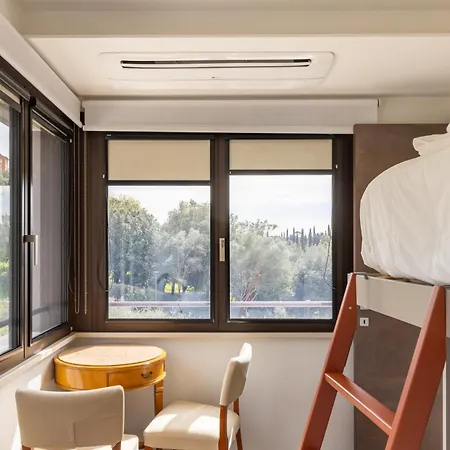 Exclusive Getaway - With Shared Pool & Parking Перуджа