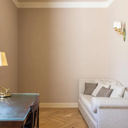 Апартаменты Exclusive Getaway - With Shared Pool & Parking