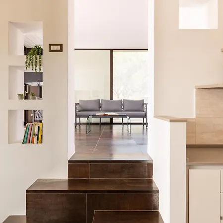 Exclusive Getaway - With Shared Pool & Parking Апартаменты *