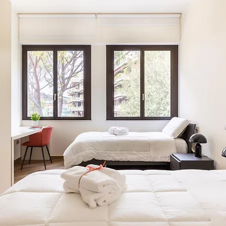 Apartman Exclusive Getaway - With Shared Pool & Parking