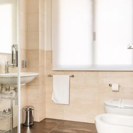 Apartman Exclusive Getaway - With Shared Pool & Parking