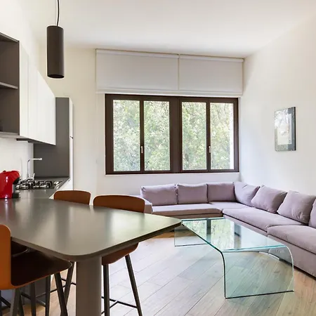 Apartman Exclusive Getaway - With Shared Pool & Parking *