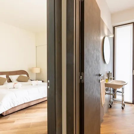 Guesthost - Exclusive Getaway - With Shared Pool & Parking Διαμέρισμα *