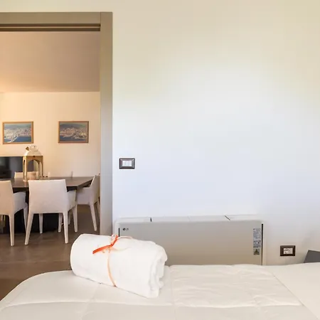 Exclusive Getaway - With Shared Pool & Parking *