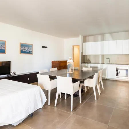Guesthost - Exclusive Getaway - With Shared Pool & Parking * Περούτζια