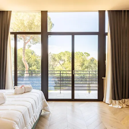 Guesthost - Exclusive Getaway - With Shared Pool & Parking Περούτζια