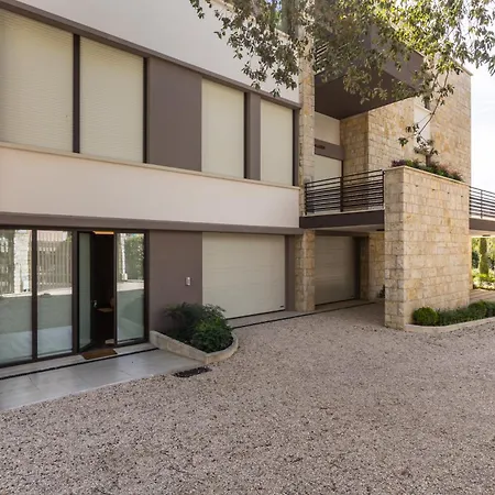 Exclusive Getaway - With Shared Pool & Parking