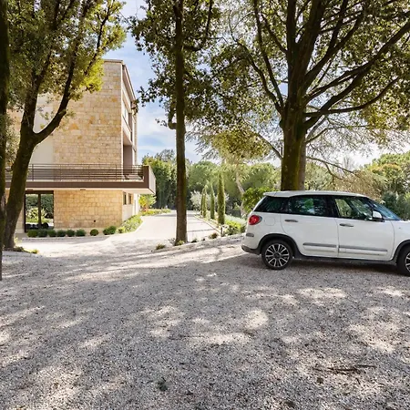 Guesthost - Exclusive Getaway - With Shared Pool & Parking Περούτζια