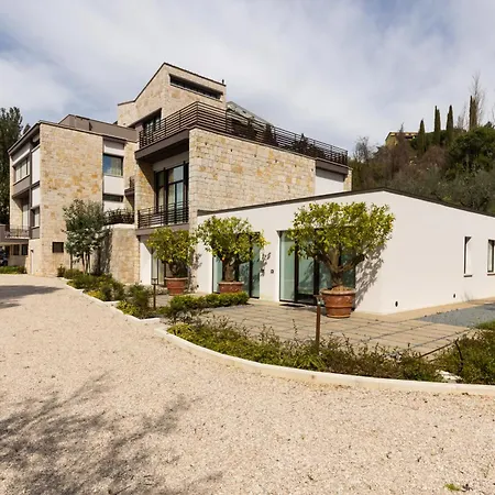 Exclusive Getaway - With Shared Pool & Parking