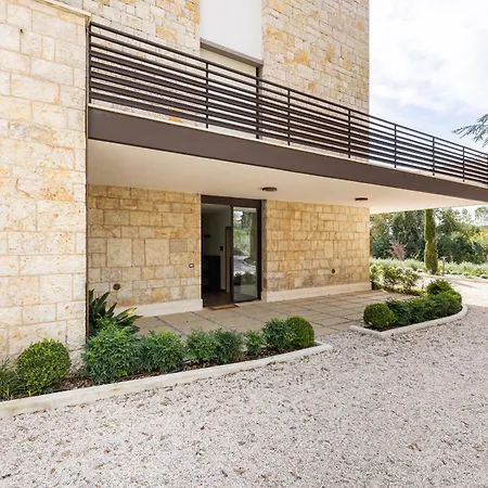 Διαμέρισμα Guesthost - Exclusive Getaway - With Shared Pool & Parking *