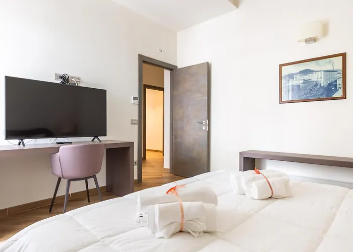 Exclusive Getaway - With Shared Pool & Parking *