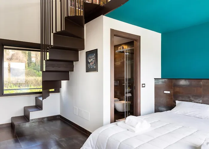 Exclusive Getaway - With Shared Pool & Parking * פרוג'ה