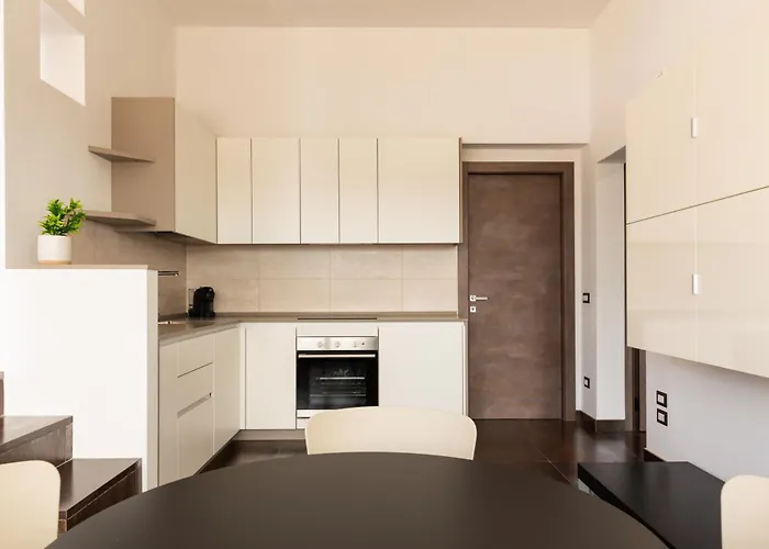 דירה Exclusive Getaway - With Shared Pool & Parking