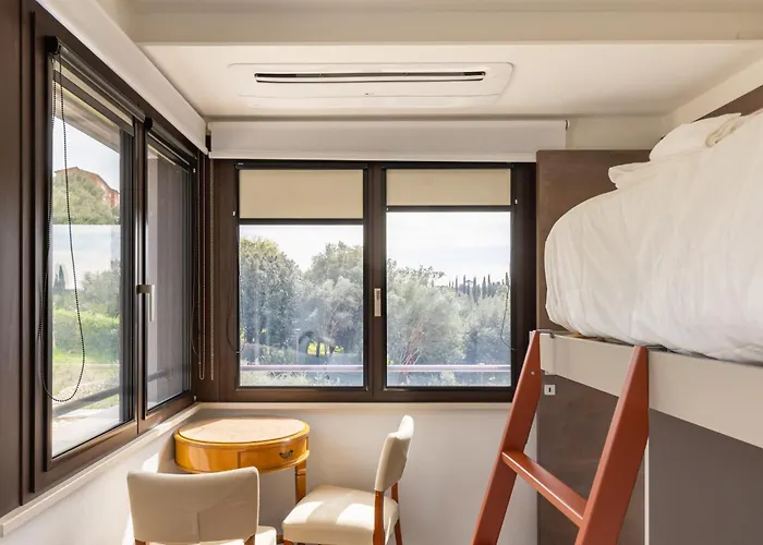 Exclusive Getaway - With Shared Pool & Parking פרוג'ה