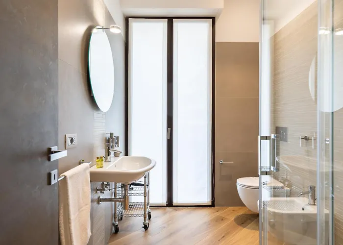 Exclusive Getaway - With Shared Pool & Parking דירה *