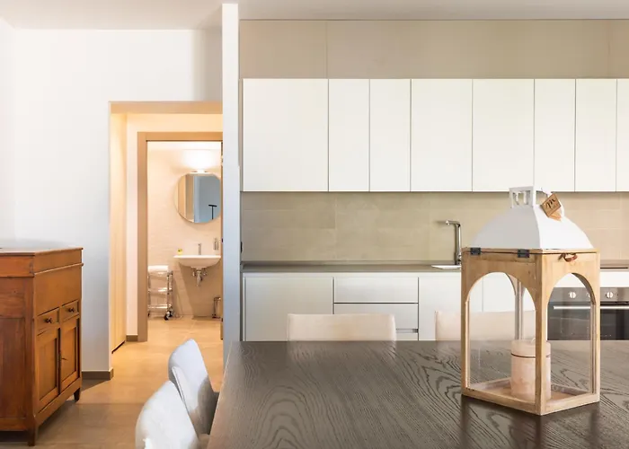 Апартаменты Exclusive Getaway - With Shared Pool & Parking *