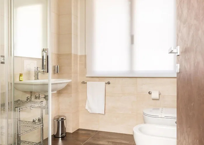 דירה Exclusive Getaway - With Shared Pool & Parking