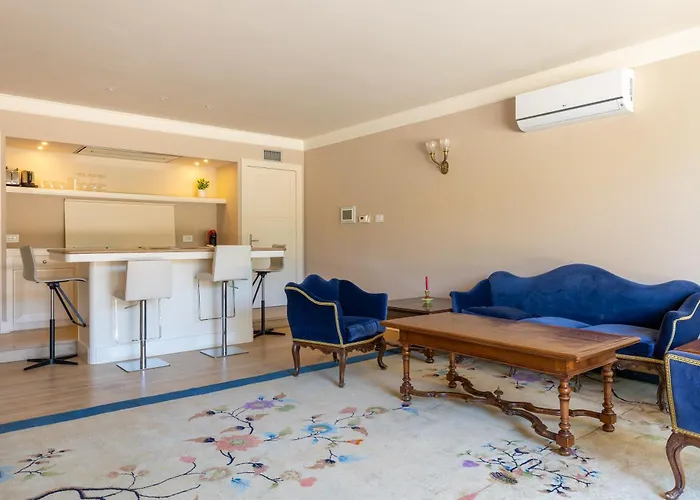 Exclusive Getaway - With Shared Pool & Parking דירה פרוג'ה