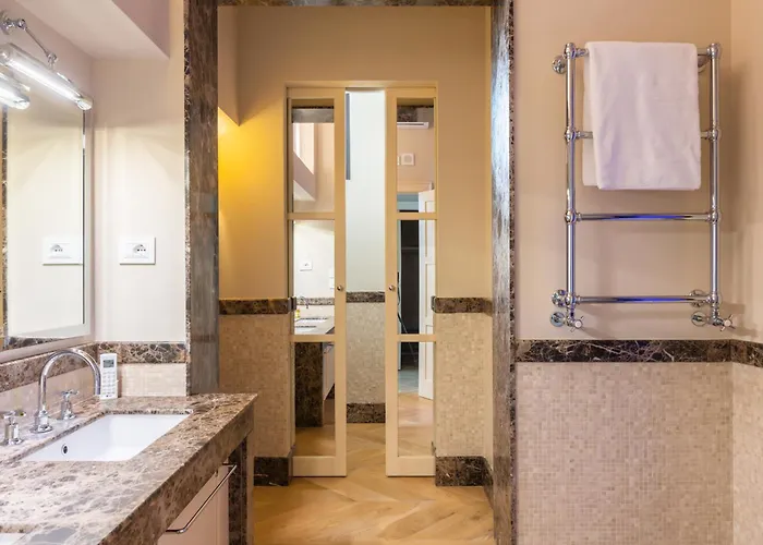 Exclusive Getaway - With Shared Pool & Parking