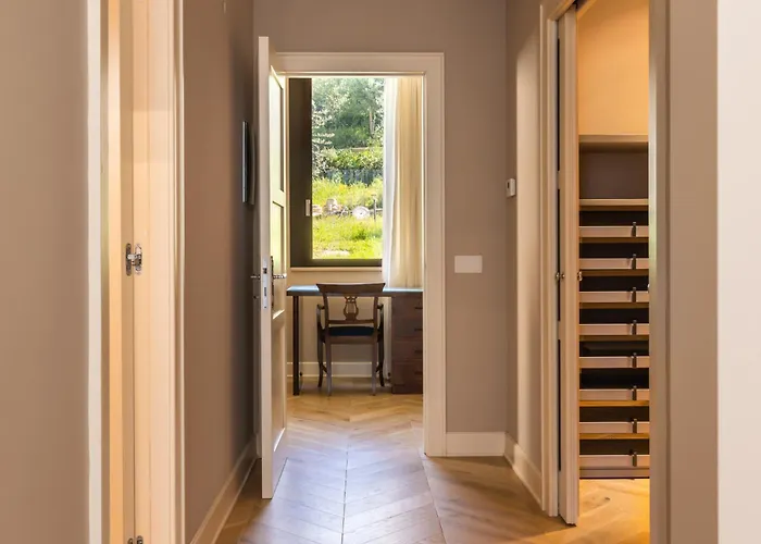 Exclusive Getaway - With Shared Pool & Parking דירה *