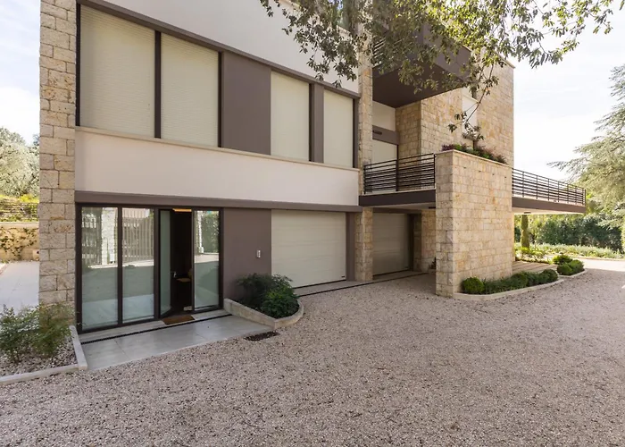 Exclusive Getaway - With Shared Pool & Parking