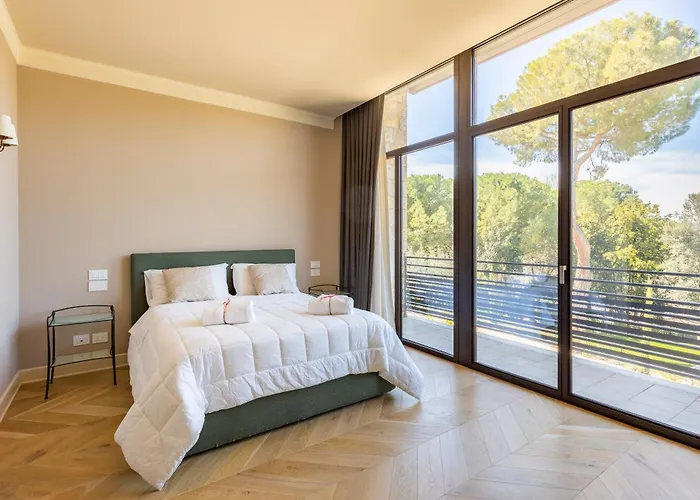 דירה Exclusive Getaway - With Shared Pool & Parking