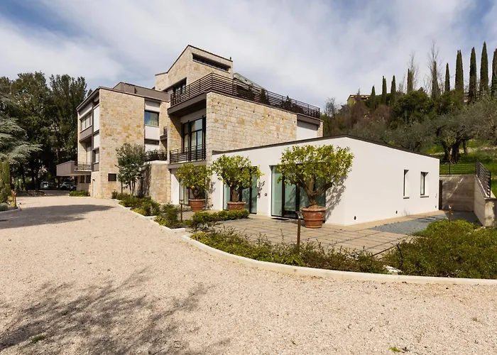 Exclusive Getaway - With Shared Pool & Parking